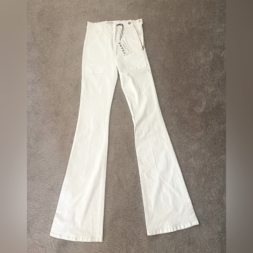 FRAME stretchy WHITE jeans, flared legs, side zipper